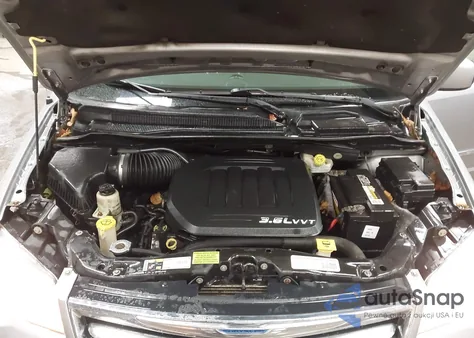 2014 Chrysler Town & Country Touring z USA, uszkodzony, nr VIN 2C4RC1BG4ER314505